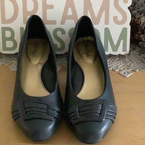 Soft Style Memory Foam Women's Shoes pump Heels Navy Blue Size 6.5 Wide Large - Picture 1 of 10
